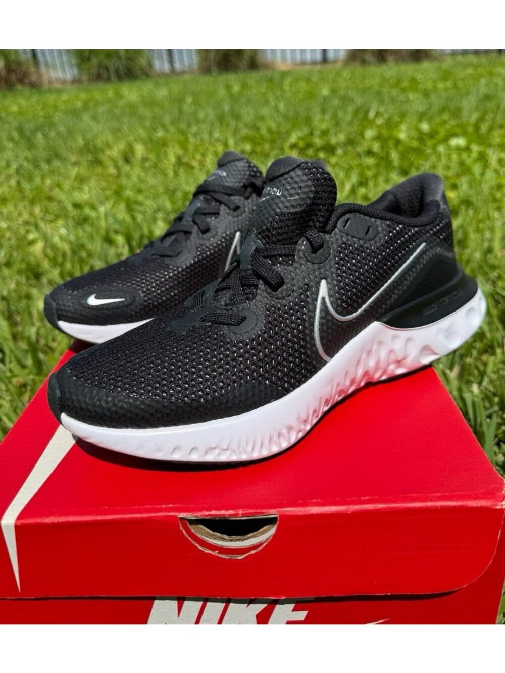 6.5 WOMEN'S NIKE RENEW RUN BLACK SILVER WHITE RUNNING CT1430-091